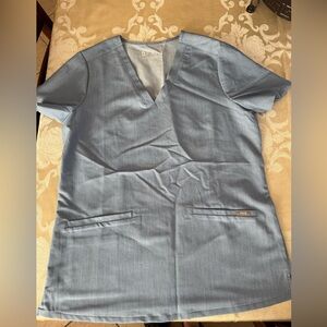 FIGS Casma three pocket scrub top